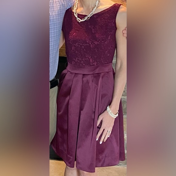 Maroon / Purple The Limited Boat Neck Lace & Satin Cocktail Dress w Pockets Sz 0 - Picture 13 of 13